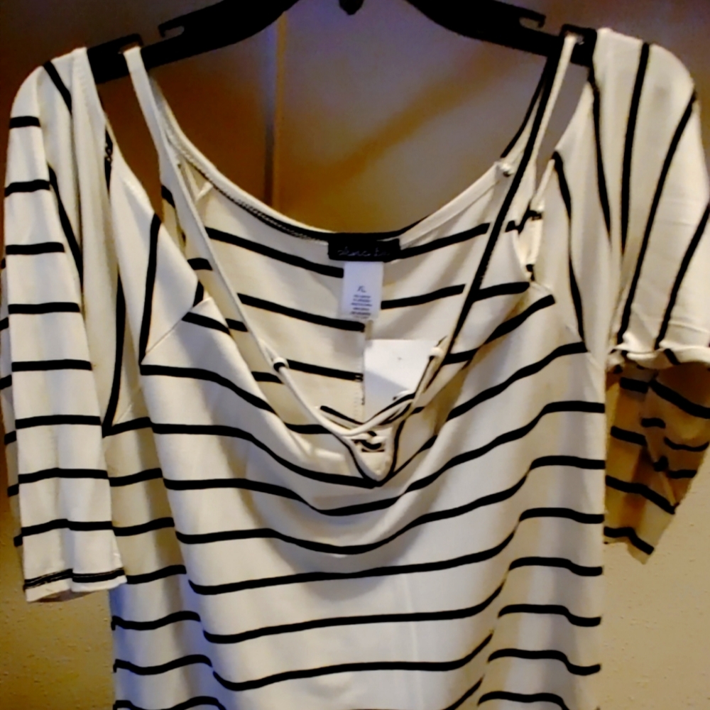 Open shoulder top